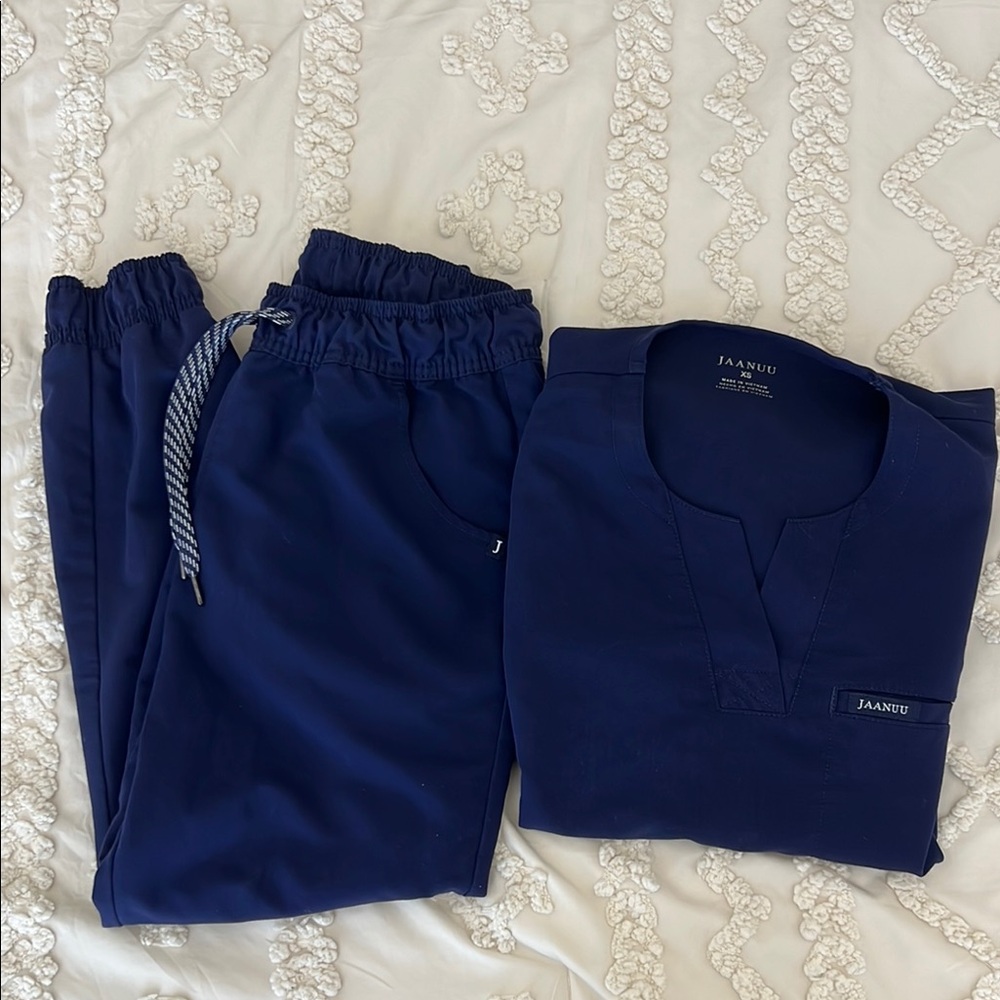 Jaanuu Women’s Scrub Set Size XS and XSP in Navy Blue